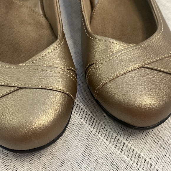 Dr. Scholl’s metallic bronze flats. - Picture 3 of 11
